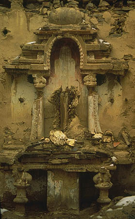 Ruined altar in Yemar, before repairs