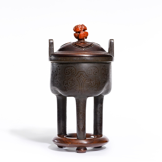 A silver-inlaid tripod censer with wood cover and stand