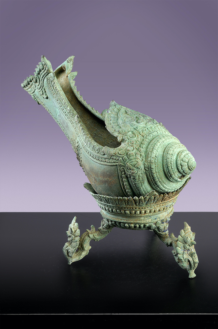 Khmer ritual bronze conch with a green patina